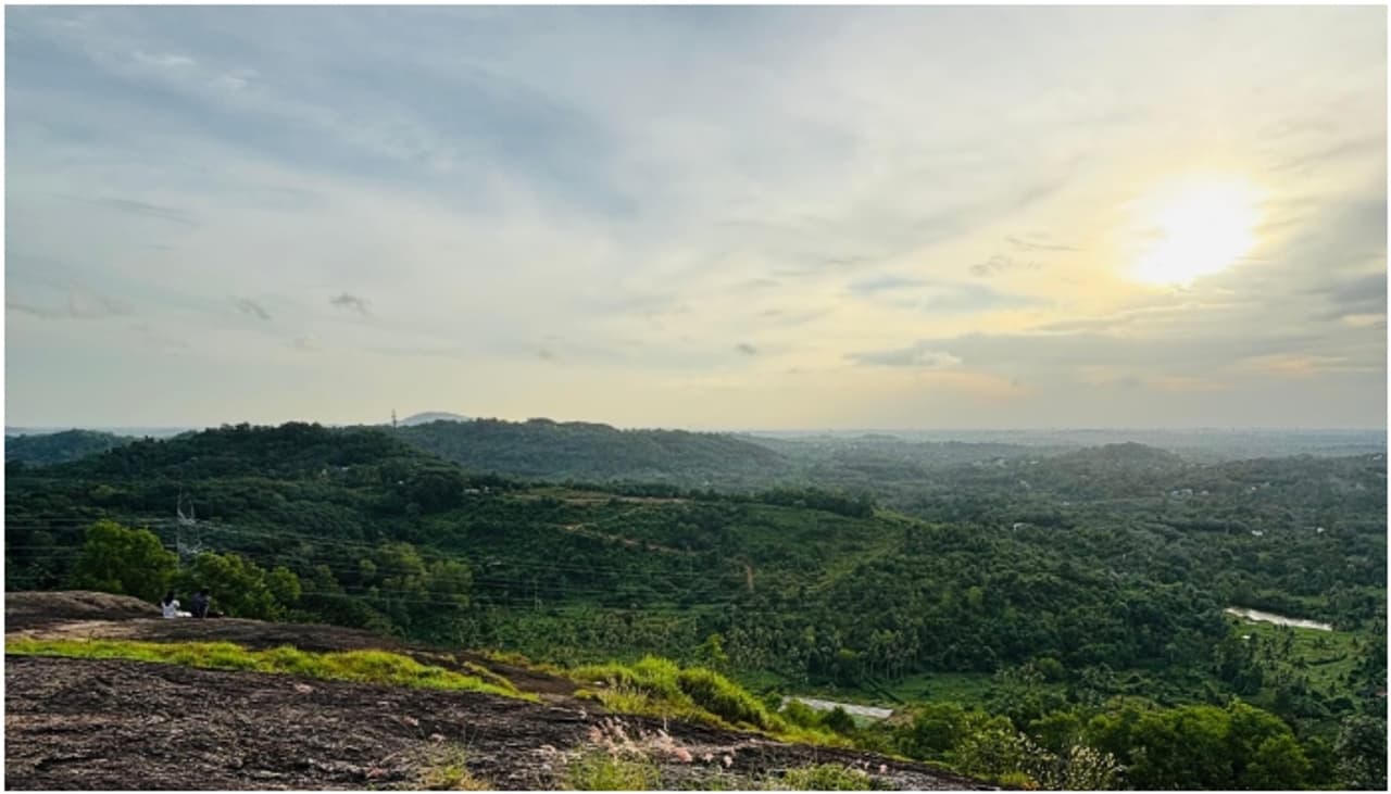 കടുമ്പു ഹിൽസ്/കടുമ്പു പാറ കടുമ്പു ഹിൽസ്/കടുമ്പു പാറ