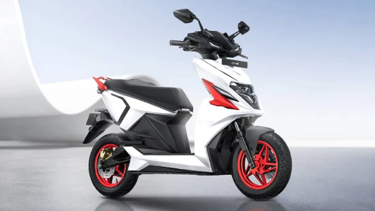 இந்திய சாலைகளில் மாஸ் காட்டும் 2025 சிம்பிள் ஒன் எலக்ட்ரிக் ஸ்கூட்டர்.. விலை எவ்வளவு? இந்திய சாலைகளில் மாஸ் காட்டும் 2025 சிம்பிள் ஒன் எலக்ட்ரிக் ஸ்கூட்டர்.. விலை எவ்வளவு?