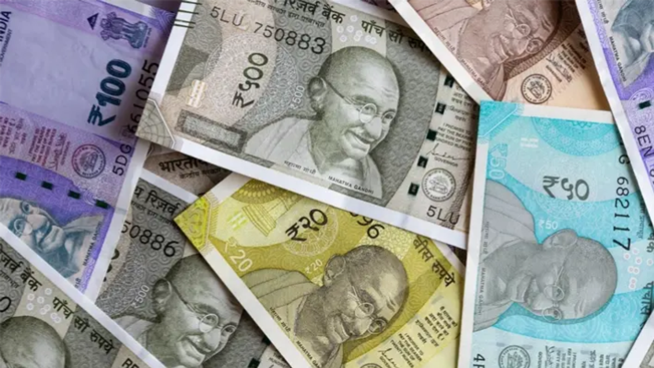 இந்த பழைய ரூபாய் நோட்டு உங்ககிட்ட இருந்தால்.. நீங்கள் கோடீஸ்வரர் ஆகலாம்! இந்த பழைய ரூபாய் நோட்டு உங்ககிட்ட இருந்தால்.. நீங்கள் கோடீஸ்வரர் ஆகலாம்!