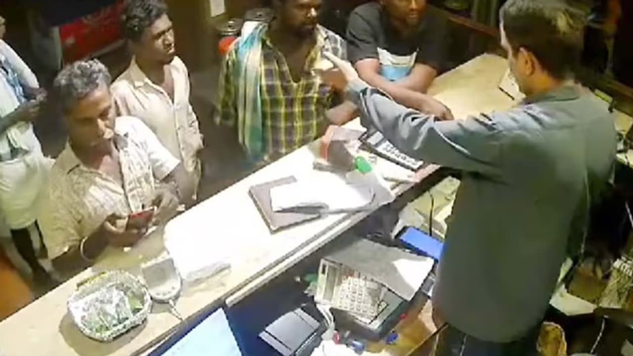 சாப்பிட்டதற்கு என்கிட்டையே காசு கேக்குறீயா? உரிமையாளருக்கு அரிவாள் வெட்டு! இறுதியில் நடந்த ட்விஸ்ட்!
