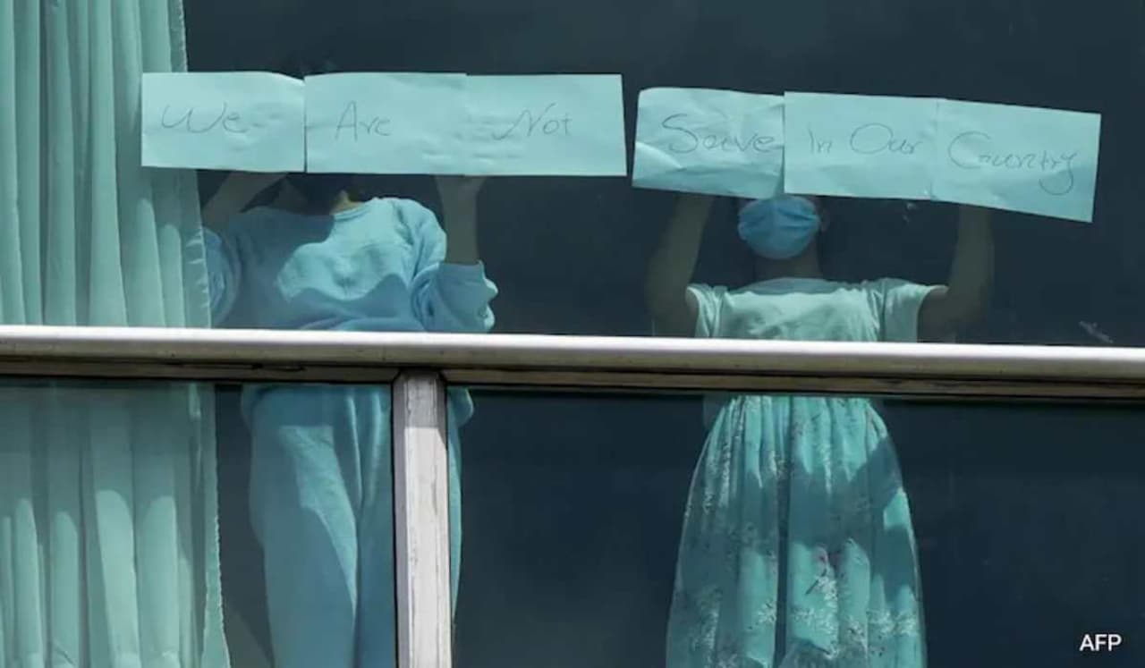 'எங்களை காப்பாற்றுங்கள்' கதறும் இந்தியர்கள்! கைவிட்ட அமெரிக்கா! கண்டுகொள்ளாத இந்தியா!