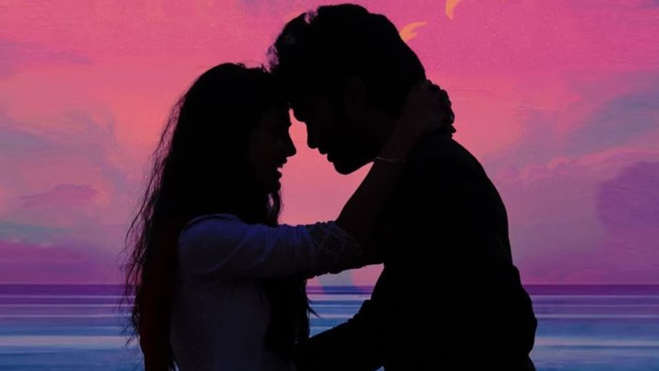 తొలి సినిమాతోనే 100 కోట్ల వసూళ్లు