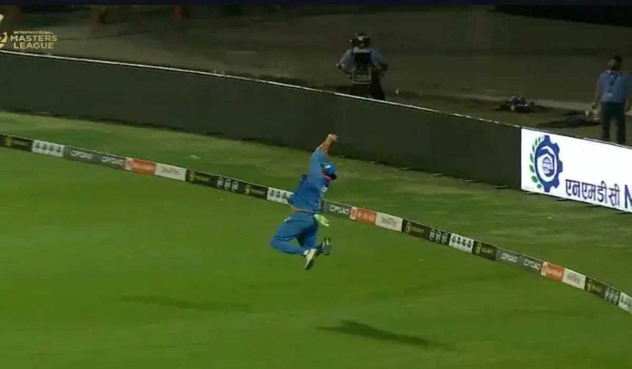 இவருக்கு 43 வயசுனு யார் சொன்னது! பாய்ந்து கேட்ச் பிடித்த யுவராஜ் சிங்! ரசிகர்கள் பிரம்மிப்பு! இவருக்கு 43 வயசுனு யார் சொன்னது! பாய்ந்து கேட்ச் பிடித்த யுவராஜ் சிங்! ரசிகர்கள் பிரம்மிப்பு!