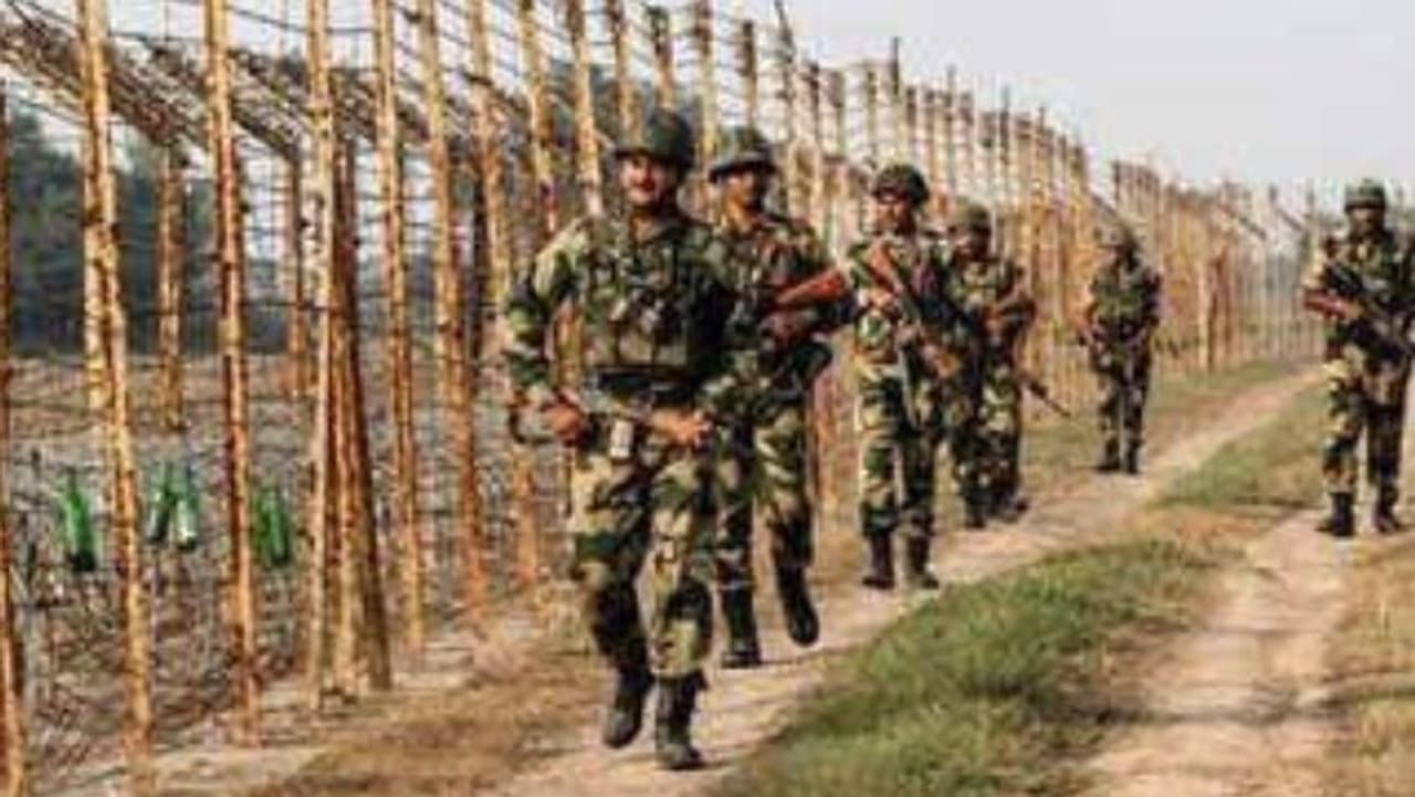 भारत के एक्शन से बौखलाया पाकिस्तान भारत के एक्शन से बौखलाया पाकिस्तान