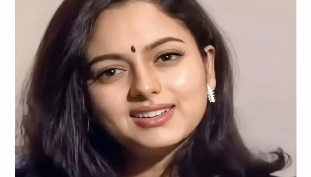 గ్లామర్‌కి దూరంగా చీరతోనే కట్టిపడేసిన సౌందర్య 