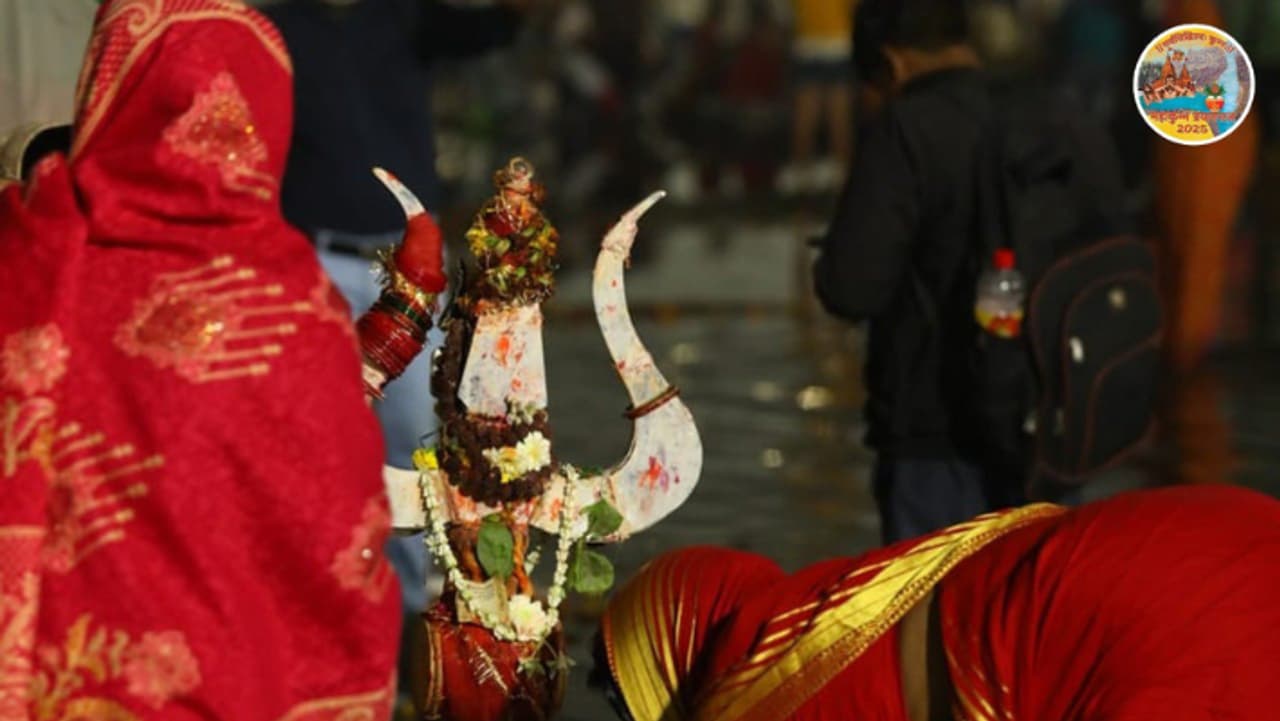 महाशिवरात्रि पर संगम में आस्था की डुबकी महाशिवरात्रि पर संगम में आस्था की डुबकी