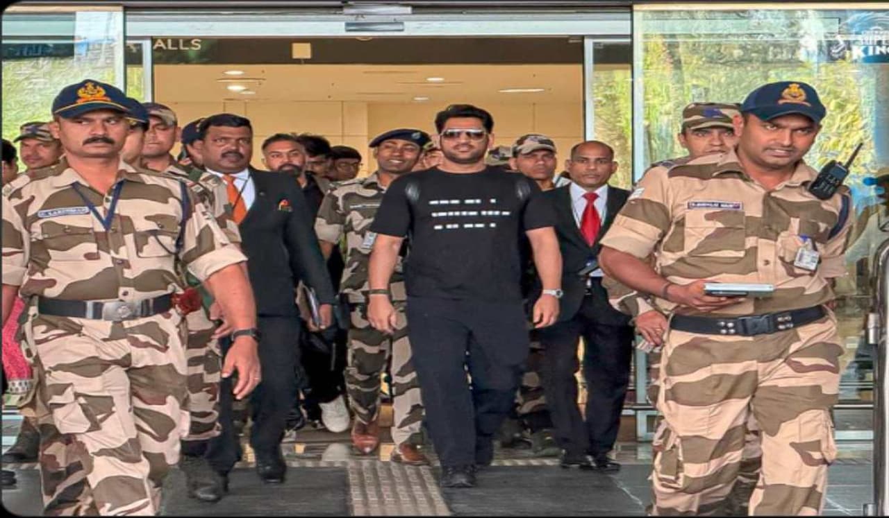 ஒன் லாஸ்ட் டைம்! டீசர்ட்டில் சஸ்பென்ஸ் வைத்த 'தல' தோனி! இதுதான் கடைசி ஐபிஎல்? ஒன் லாஸ்ட் டைம்! டீசர்ட்டில் சஸ்பென்ஸ் வைத்த 'தல' தோனி! இதுதான் கடைசி ஐபிஎல்?