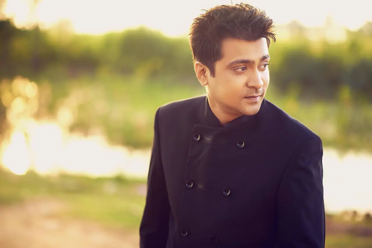 Debut in 'Thulluvatho Ilamai':