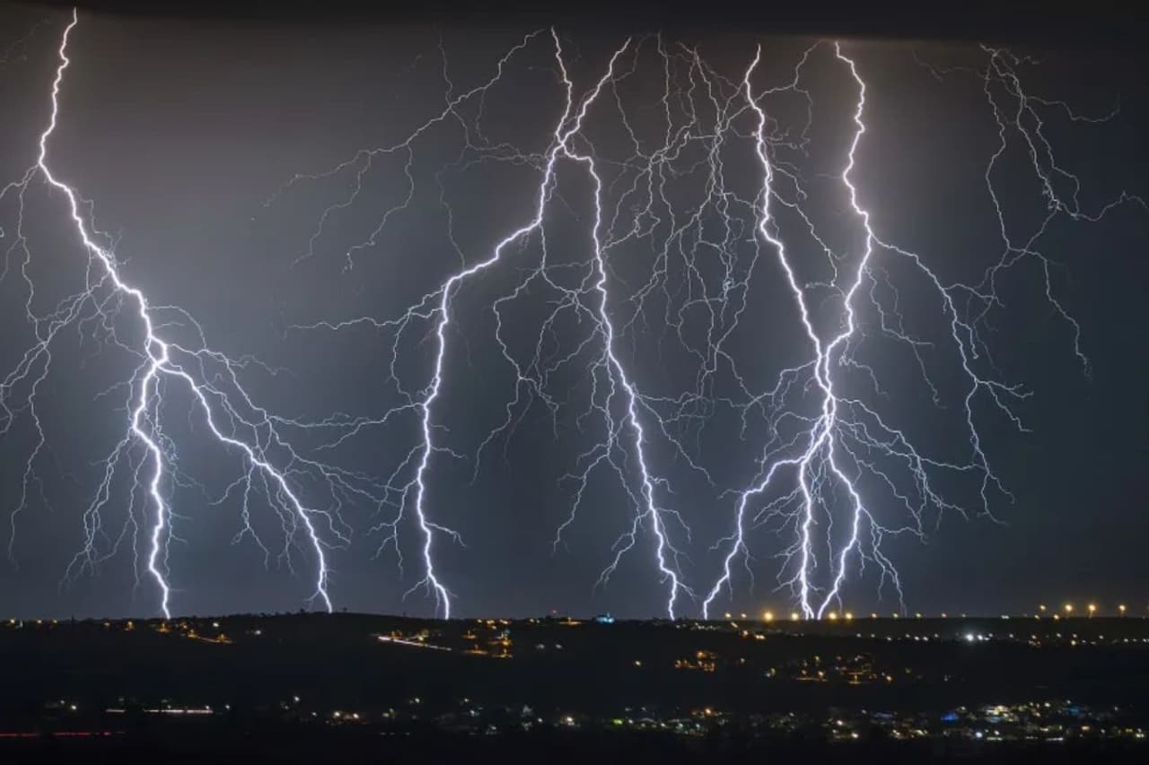 ঝড় বৃষ্টির সম্ভাবনা