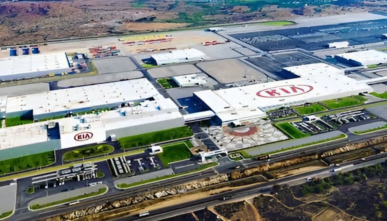 অন্ধ্র প্রদেশের শ্রী সত্য সাই জেলার পেনুগোন্ডাতে অবস্থিত কিয়া কার কোম্পানির উৎপাদন কারখানা থেকে