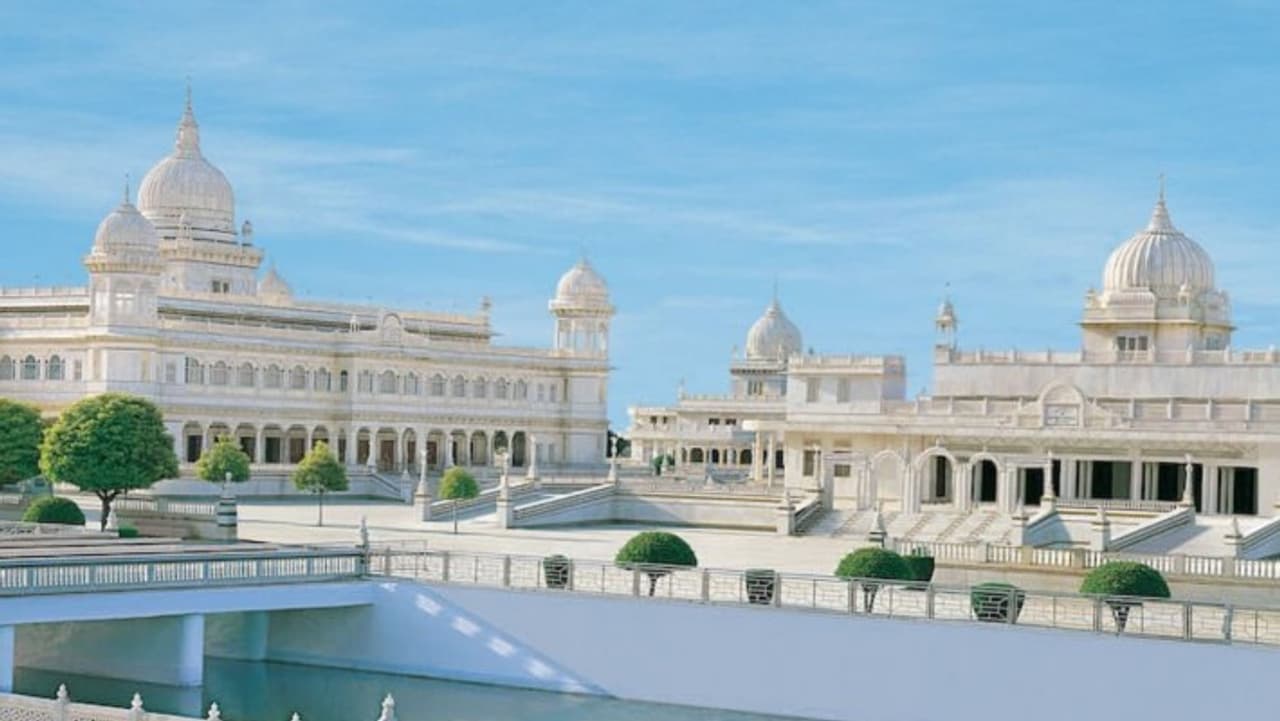 आनंदपुर धाम: जहां लोकतंत्र के नियम भी रुक जाते हैं! आनंदपुर धाम: जहां लोकतंत्र के नियम भी रुक जाते हैं!