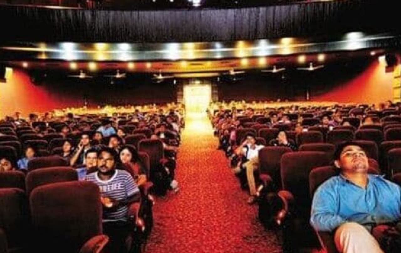 সিনেমা হলে খাবারের অত্যাধিক দাম! 