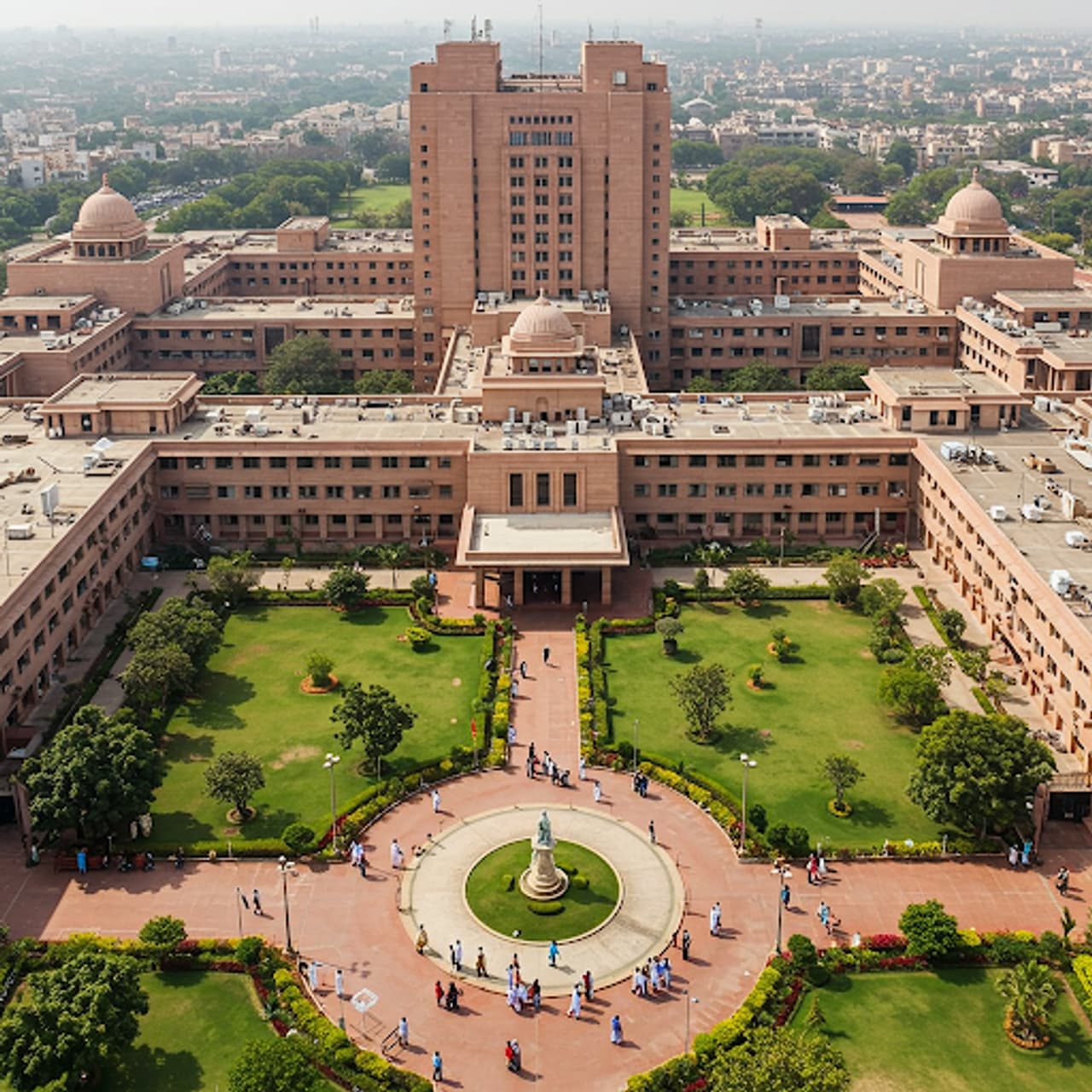 १. अखिल भारतीय आयुर्विज्ञान संस्था (AIIMS), नवी दिल्ली