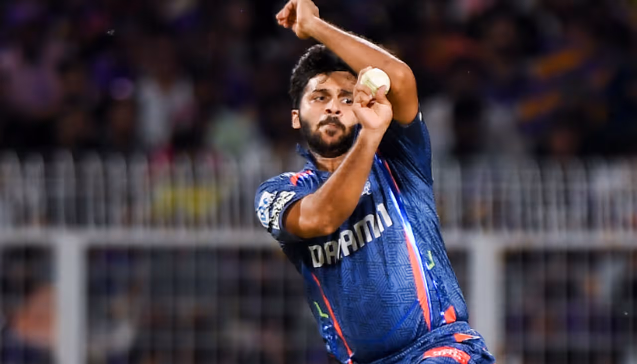 மும்பை அணிக்கு சென்ற ஷர்துல் தாக்கூர் மும்பை அணிக்கு சென்ற ஷர்துல் தாக்கூர்