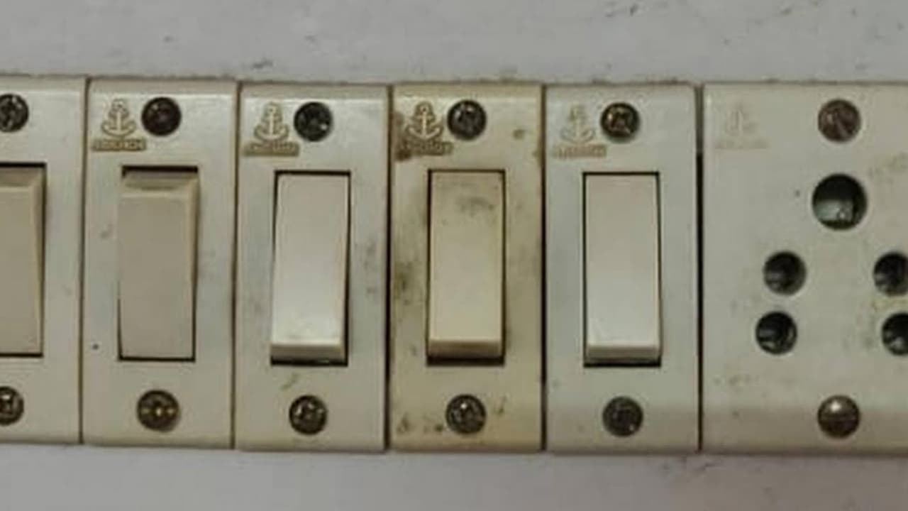 इलेक्ट्रिक बोर्डची स्वच्छता