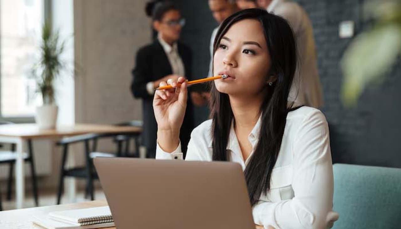 6 worst habits that destroys your reputation at work