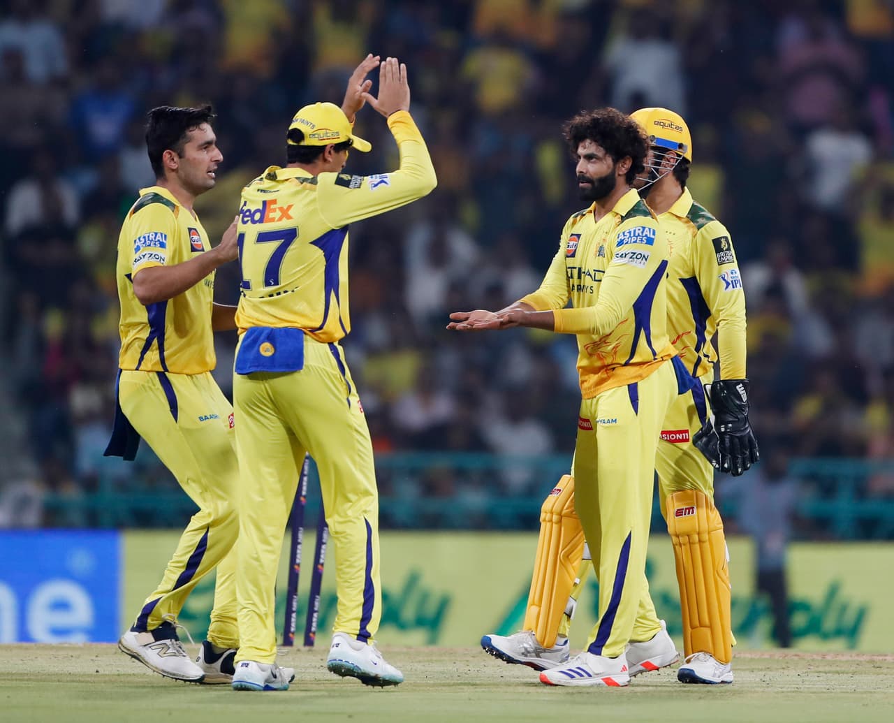 ரவீந்திர ஜடேஜா ஐபிஎல் தொடரில் அதிக விக்கெட்டுகள் எடுத்த வீரராக சாதனை ரவீந்திர ஜடேஜா ஐபிஎல் தொடரில் அதிக விக்கெட்டுகள் எடுத்த வீரராக சாதனை