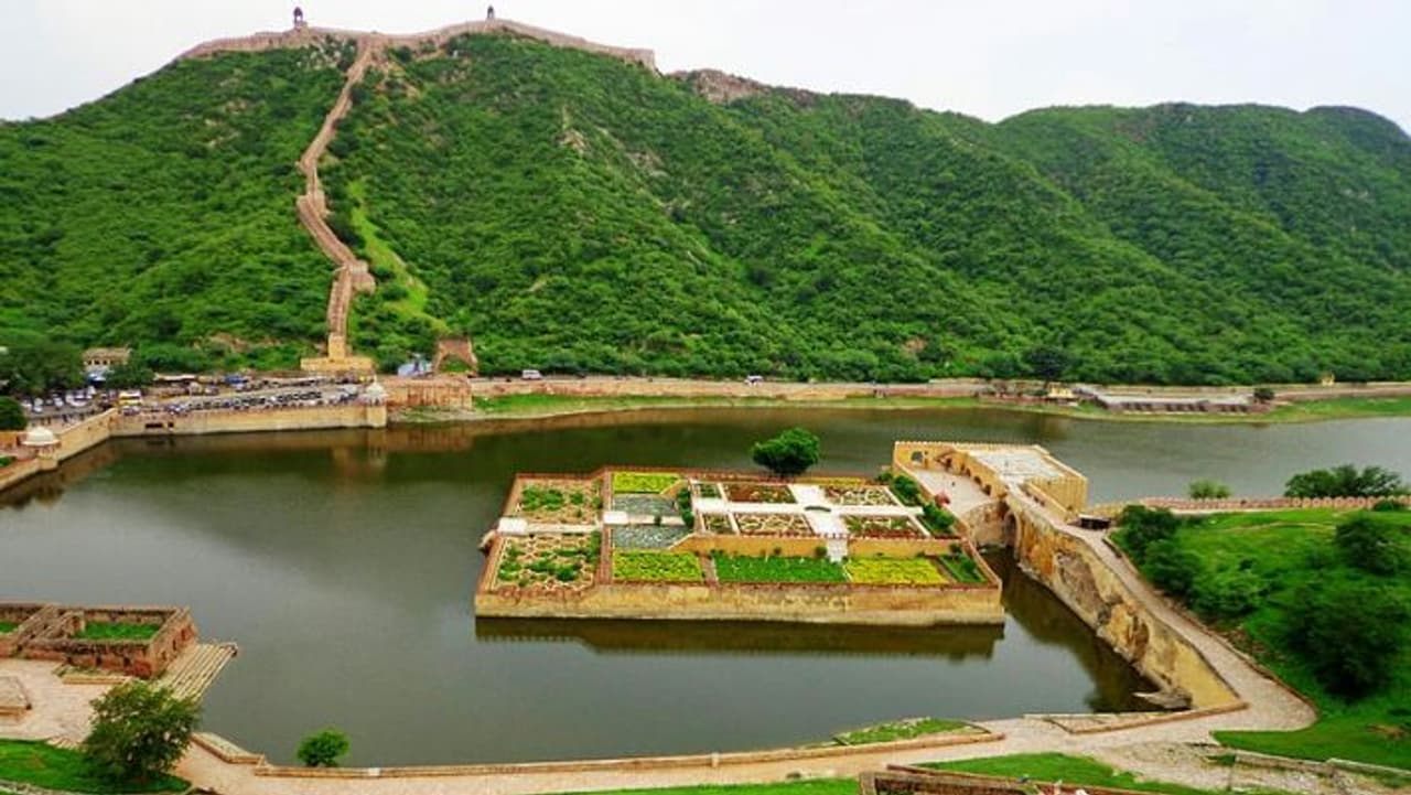 आमेर किला सबसे विशाल किलों में से एक आमेर किला सबसे विशाल किलों में से एक