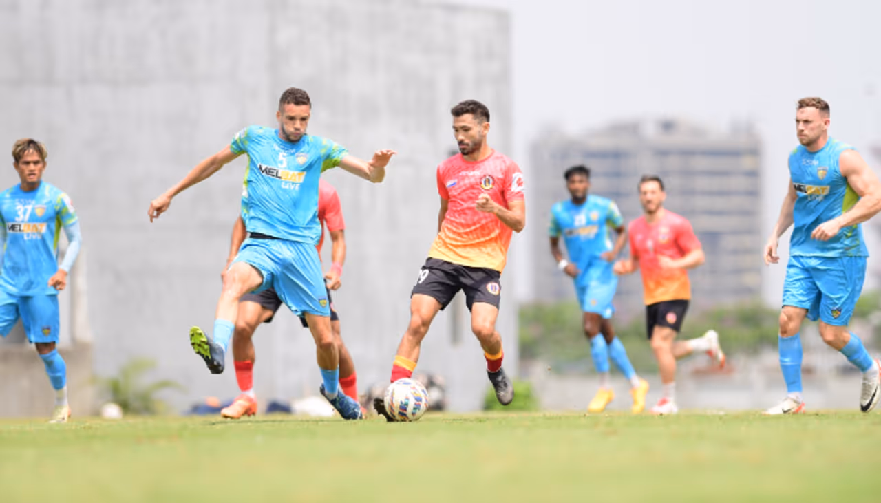 বিগত বেশ কয়েকটি মরশুম ধরে ইস্টবেঙ্গলের পারফরম্যান্স একেবারে তলানিতে গিয়ে ঠেকেছে বিগত বেশ কয়েকটি মরশুম ধরে ইস্টবেঙ্গলের পারফরম্যান্স একেবারে তলানিতে গিয়ে ঠেকেছে