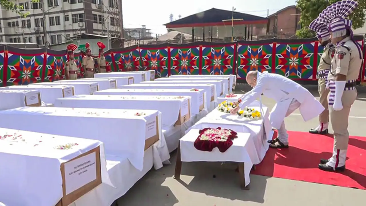 पहलगाम में हुए आतंकी हमले में 26 लोगों की दर्दनाक मौत ने देश को झकझोर दिया पहलगाम में हुए आतंकी हमले में 26 लोगों की दर्दनाक मौत ने देश को झकझोर दिया