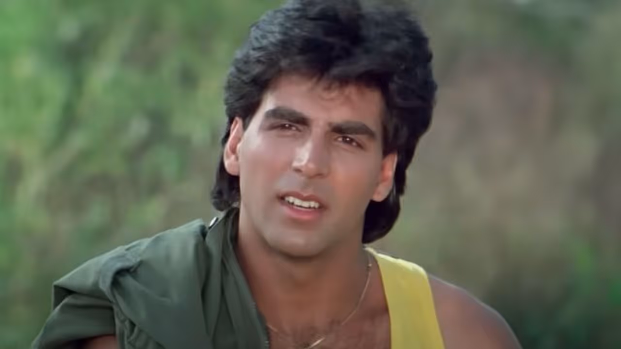 Khiladi Versus Khiladi