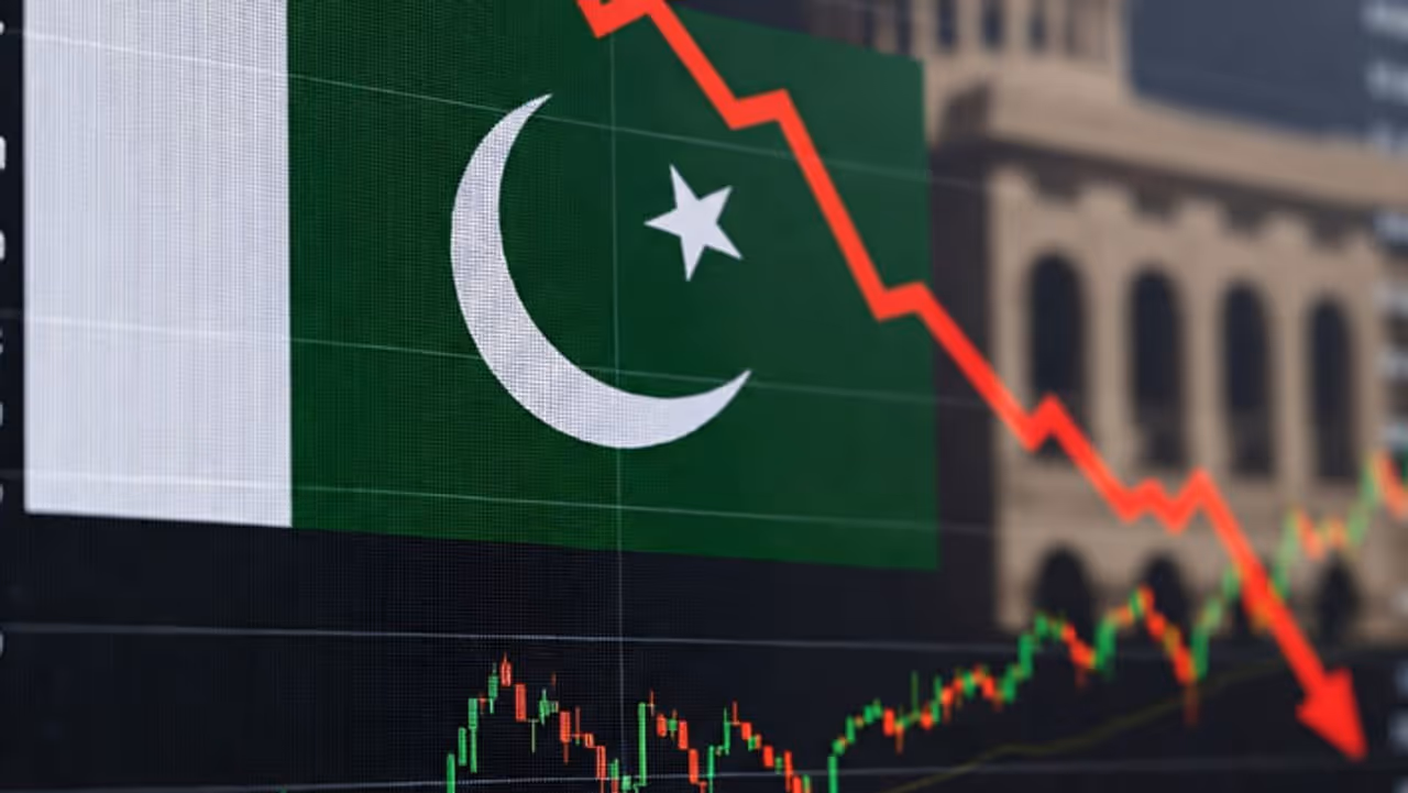 पाकिस्तान पर दिखने लगा भारत की सख्ती का असर पाकिस्तान पर दिखने लगा भारत की सख्ती का असर