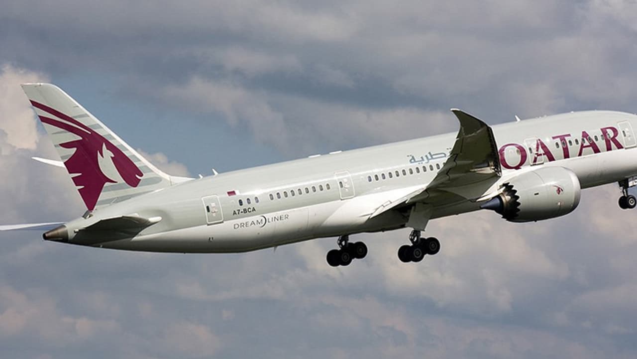 qatar airways flight