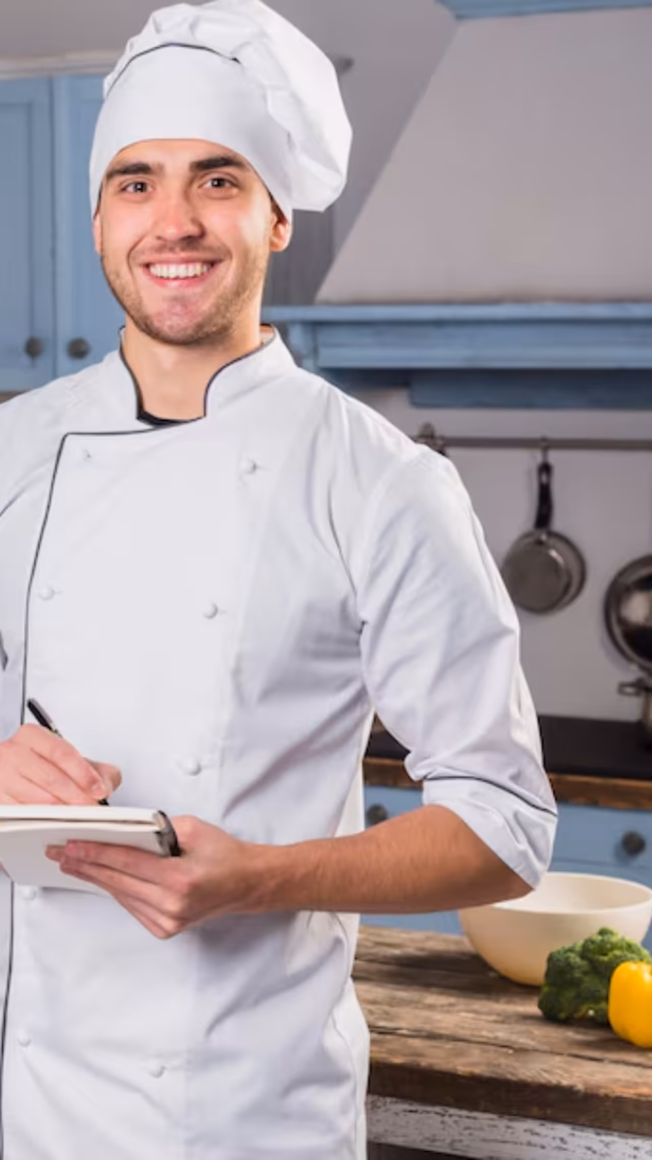 হোটেল রেস্তোরাঁয় অন্যতম আকর্ষণ শ্যেফদের পোশাক, সবাই তাঁদের দিকে তাকিয়ে থাকেন