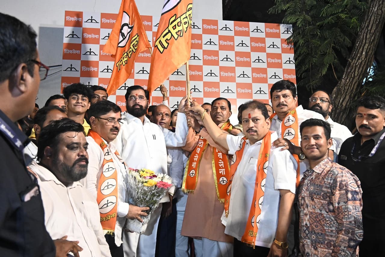 मुंबईची तिजोरी साफ केली मुंबईची तिजोरी साफ केली