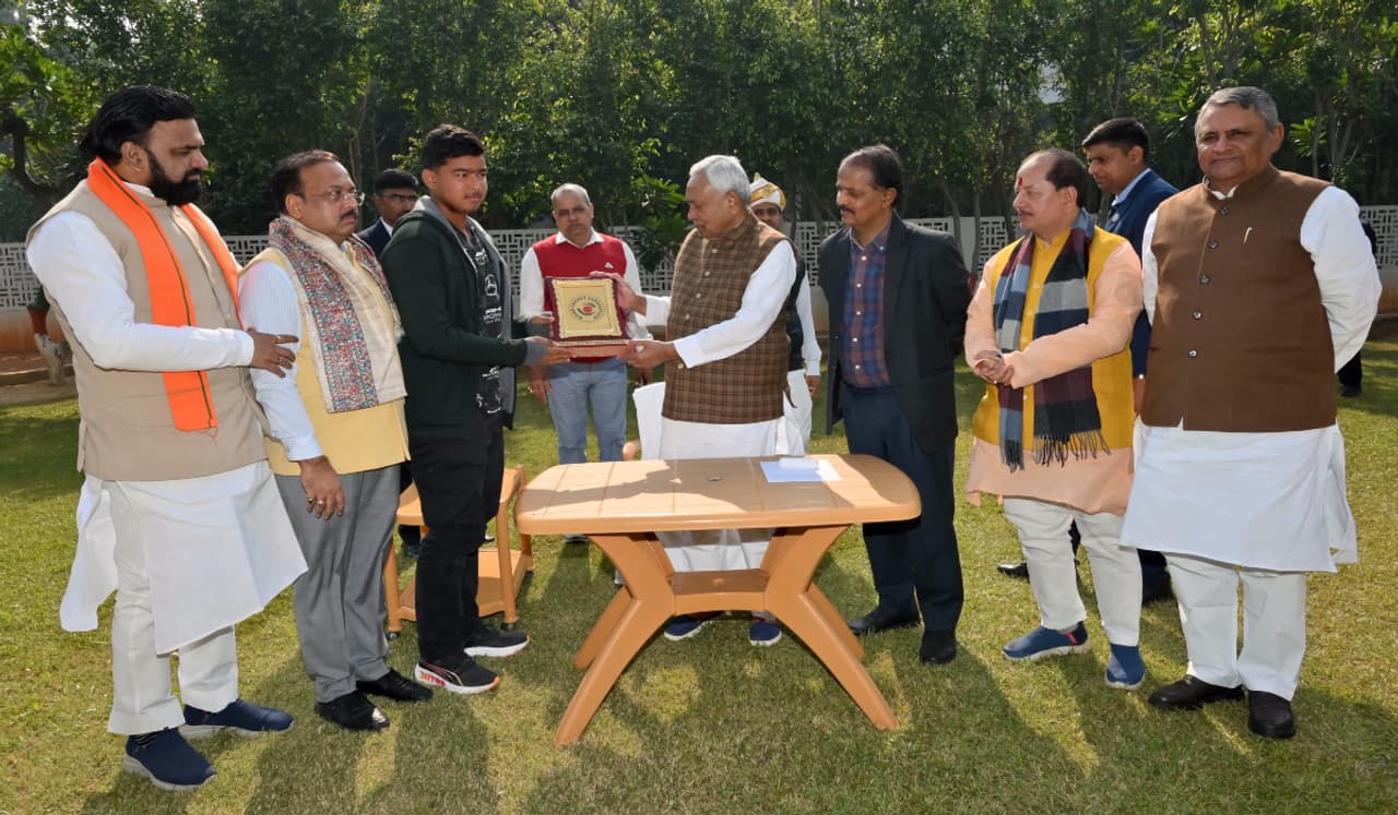 சூர்யவன்ஷிக்கு பீகார் முதல்வர் நிதீஷ் குமார் ரூ.10 லட்சம் பரிசுத்தொகை