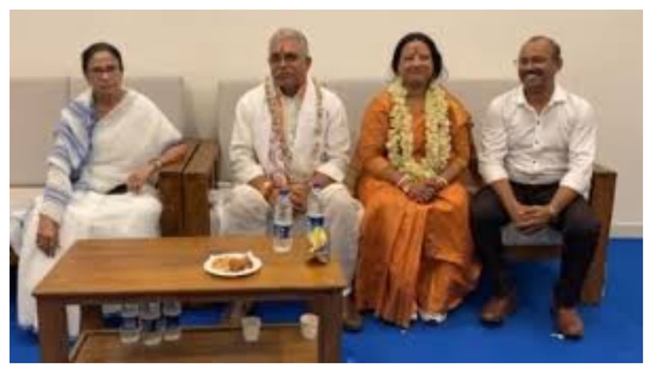 বিতর্কে দিলীপ ঘোষ