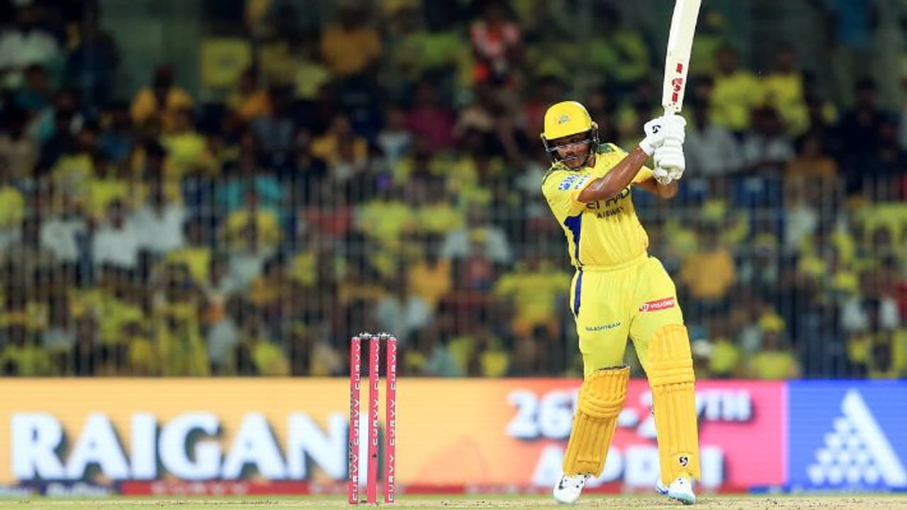 ராயல் சேலஞ்சர்ஸ் பெங்களூரு சென்னை சூப்பர் கிங்ஸ்