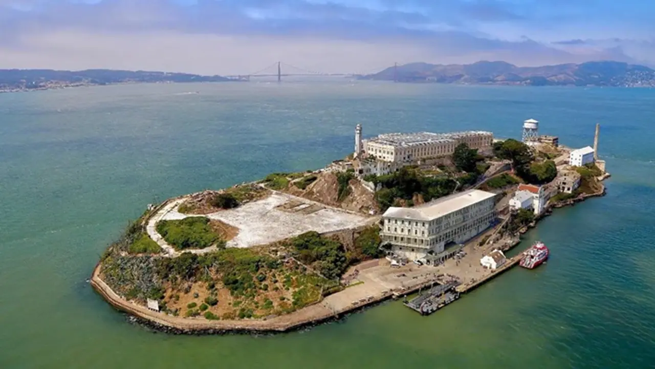 அல்காட்ராஸ்: தப்பிக்க முடியாத சிறை அல்காட்ராஸ்: தப்பிக்க முடியாத சிறை