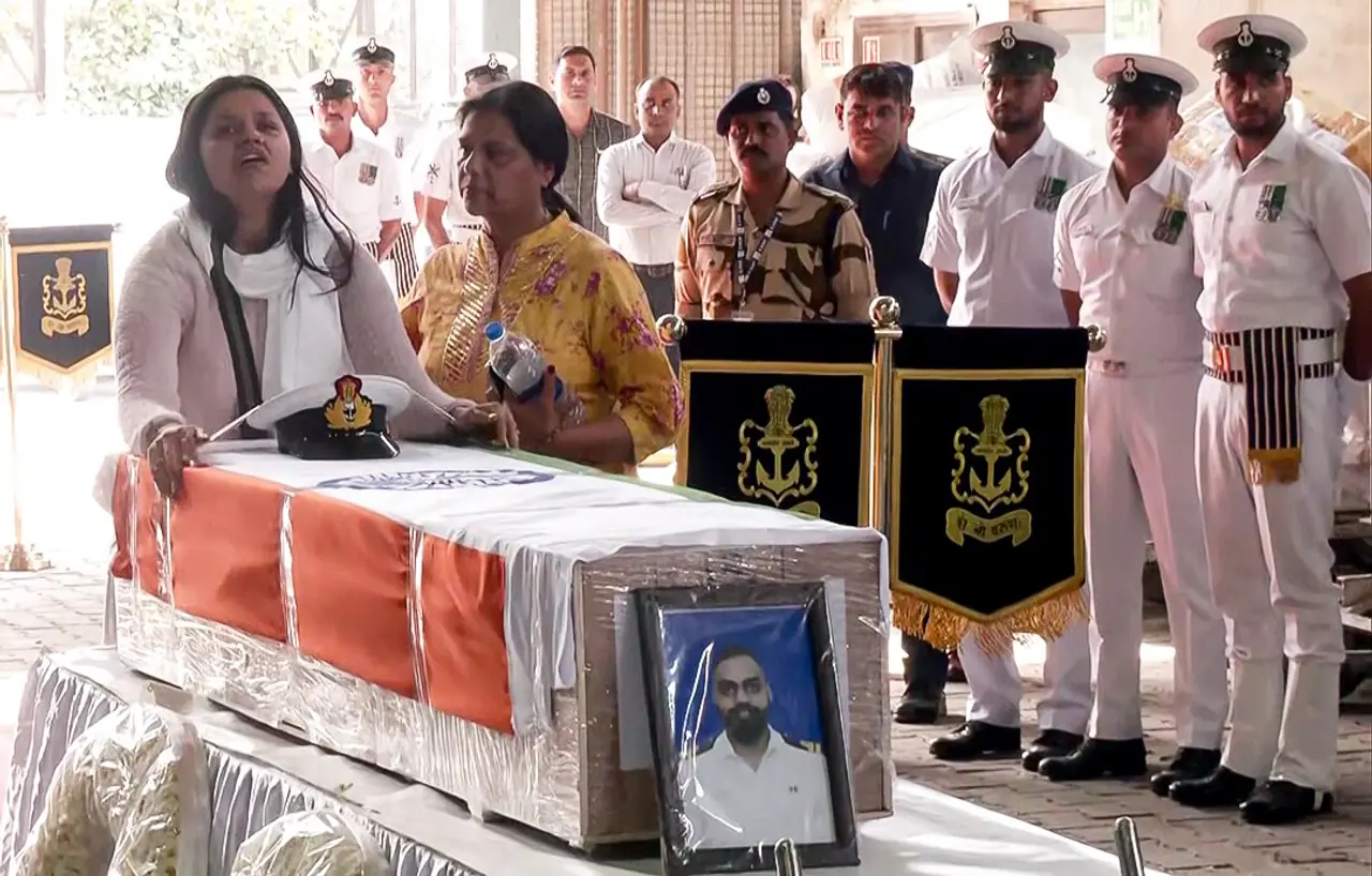 1. Tribute to India's Nari Shakti 1. Tribute to India's Nari Shakti