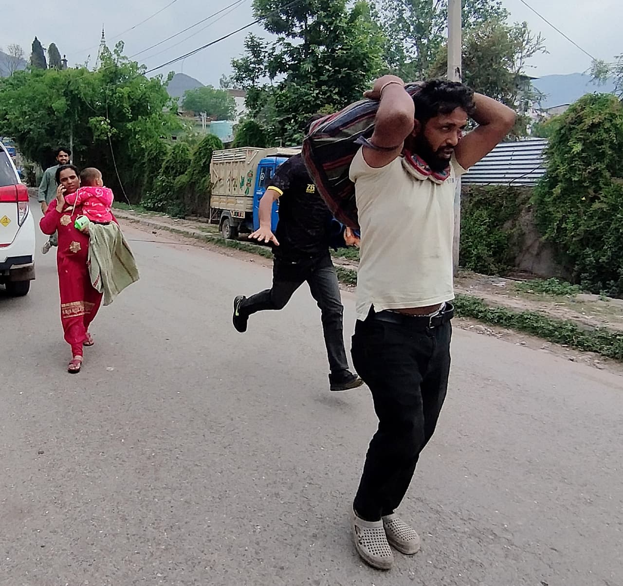 पाकिस्तान की हिमाकत, गोलीबारी में 15 नागरिकों की मौत पाकिस्तान की हिमाकत, गोलीबारी में 15 नागरिकों की मौत