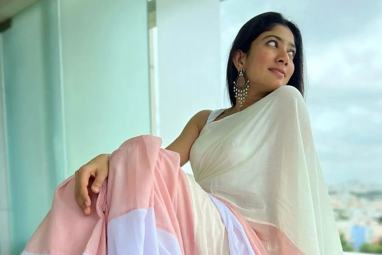 సాయి పల్లవి: సీతగా, కోట్ల ఆఫర్ను తిరస్కరించింది సాయి పల్లవి: సీతగా, కోట్ల ఆఫర్ను తిరస్కరించింది