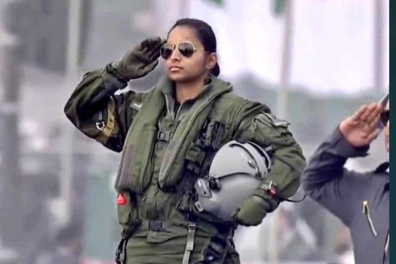 शिवांगी सिंह भारतीय वायुसेना की बहादुर महिला फाइटर पायलट शिवांगी सिंह भारतीय वायुसेना की बहादुर महिला फाइटर पायलट