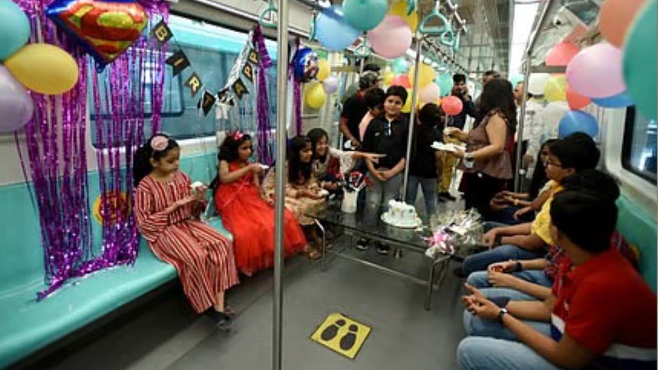 अब जयपुर मेट्रो में मनाए पार्टी जश्न, इतने से रुपए में पूरी ट्रेन करिए बुक अब जयपुर मेट्रो में मनाए पार्टी जश्न, इतने से रुपए में पूरी ट्रेन करिए बुक