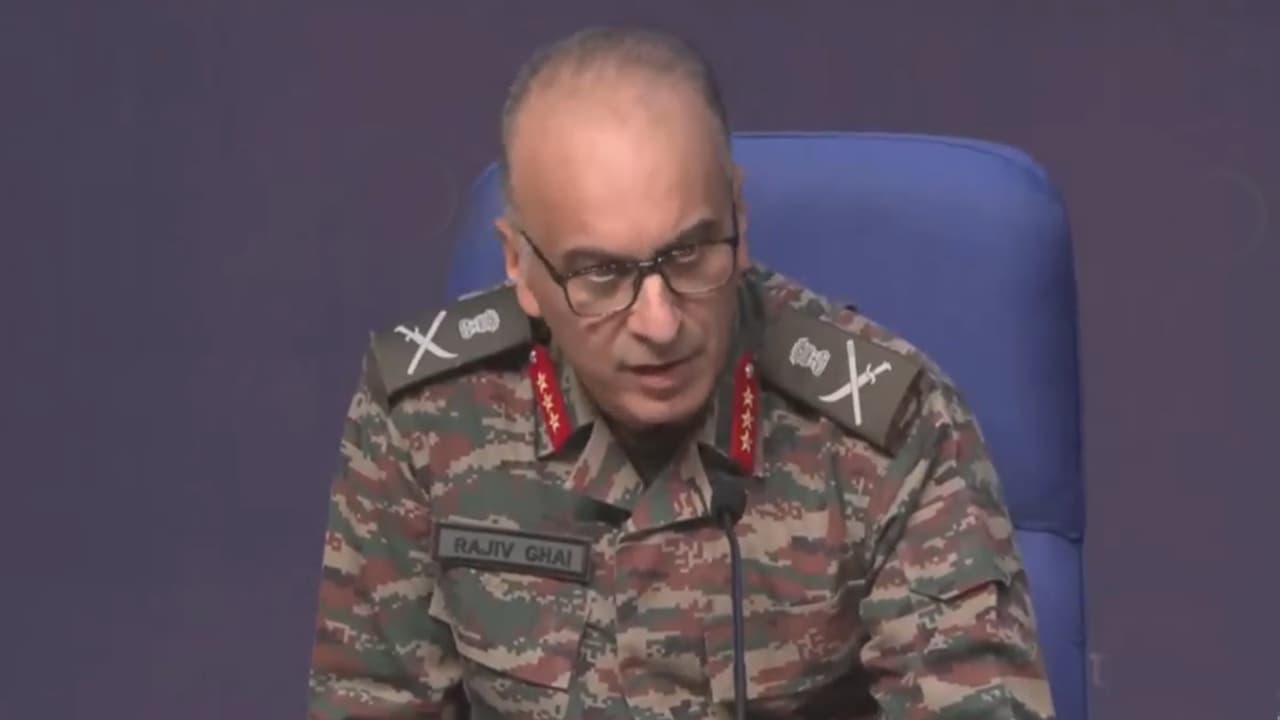 विनय न मानत जलधि जड़, गए तीन दिन बीति। बोले राम सकोप तब, भय बिनु होई न प्रीति।। विनय न मानत जलधि जड़, गए तीन दिन बीति। बोले राम सकोप तब, भय बिनु होई न प्रीति।।