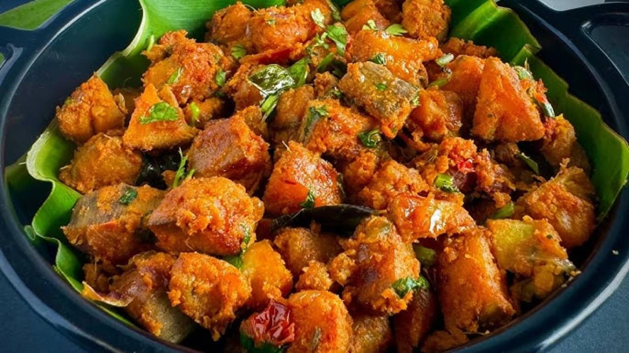 கல்யாண வீட்டு வாழைக்காய் மற்றும் உருளைக்கிழங்கு வறுவல்