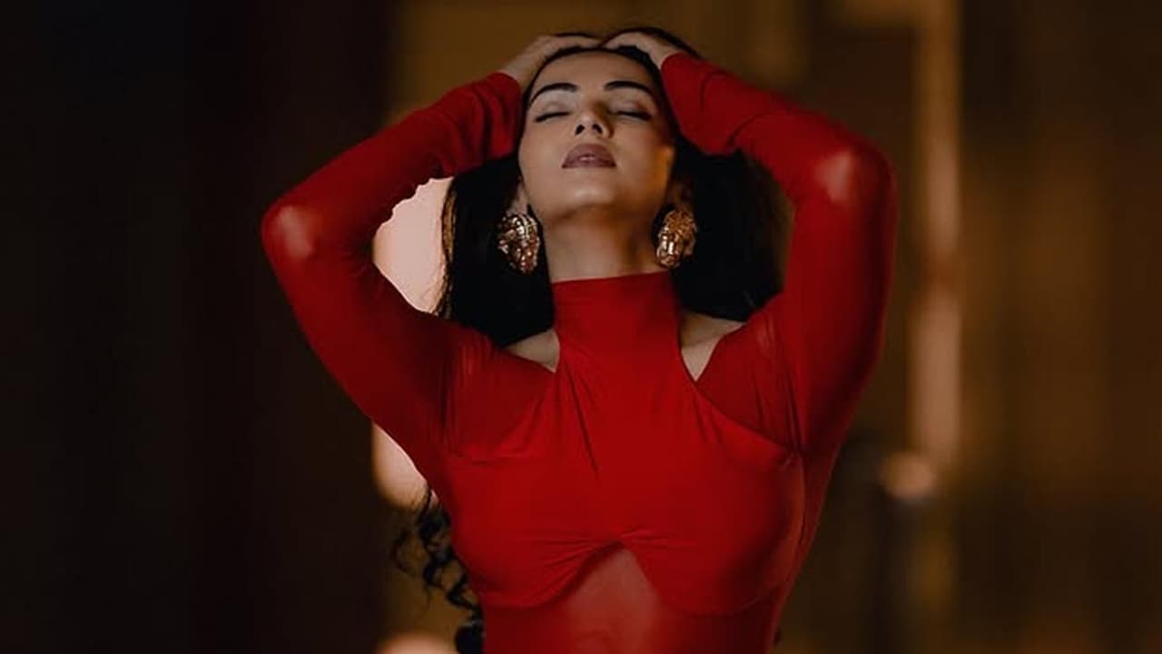 సోనల్ చౌహాన్ రాజకుటుంబ నేపథ్యం సోనల్ చౌహాన్ రాజకుటుంబ నేపథ్యం