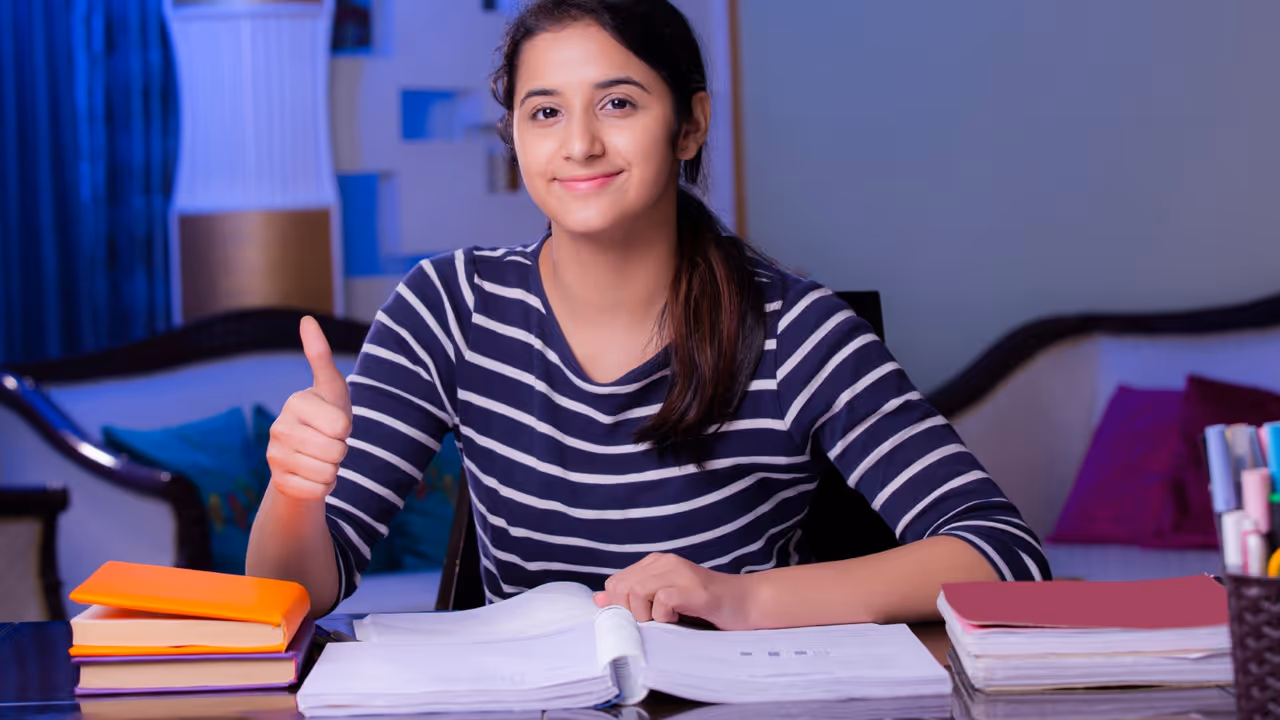 12 வது முடித்தவுடன் வேலை வேண்டுமா?