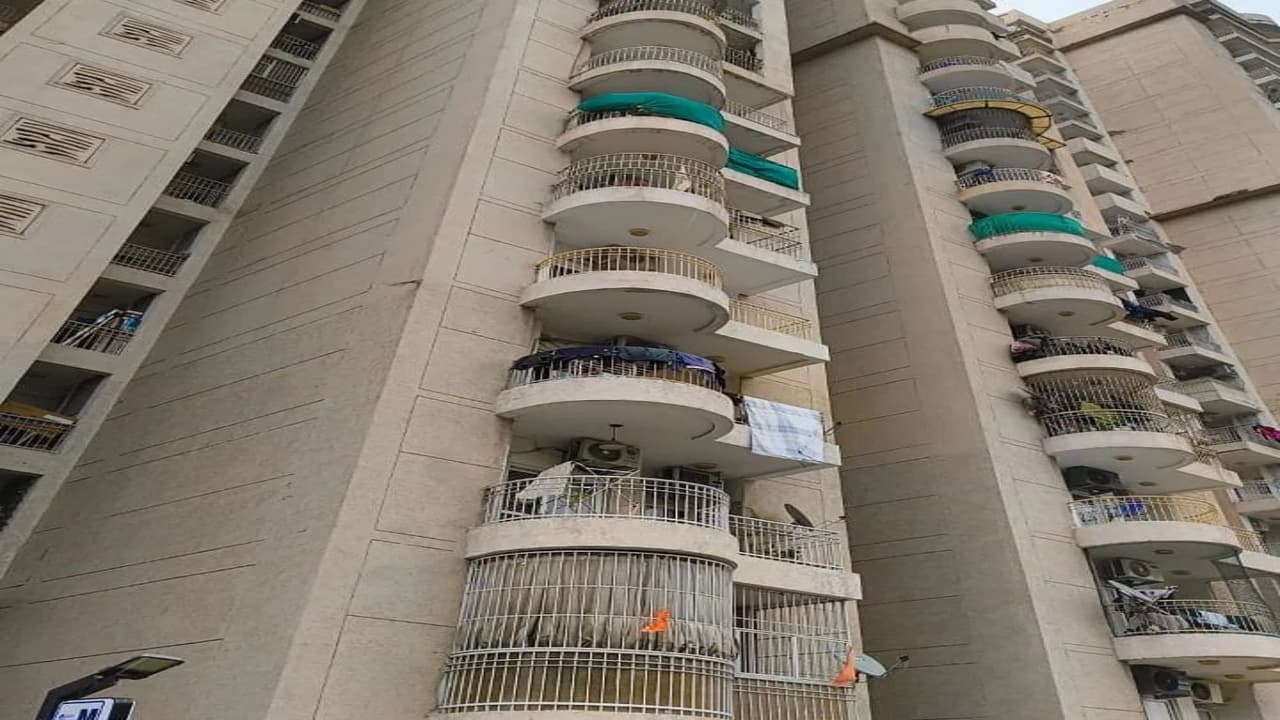 पुणे की दर्दनाक घटना के बाद नोएडा में मचा हड़कंप पुणे की दर्दनाक घटना के बाद नोएडा में मचा हड़कंप