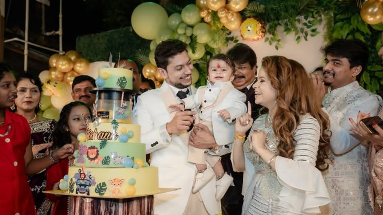 कार्तिकीच्या मुलाचा पहिला वाढदिवस कार्तिकीच्या मुलाचा पहिला वाढदिवस