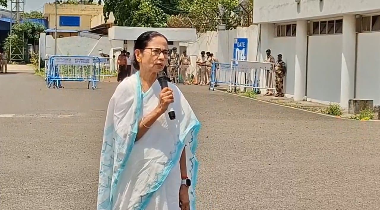 বাড়ছে চাকরিহারাদের ক্ষোভ 