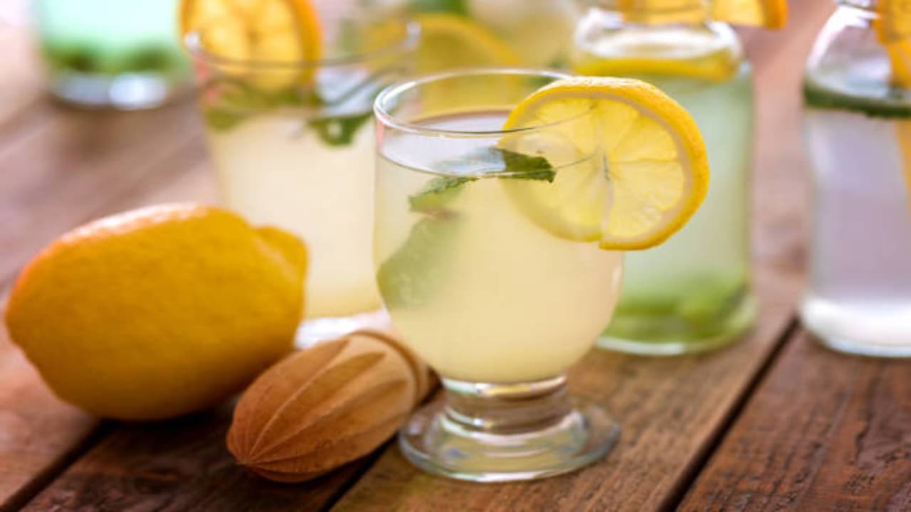 எலுமிச்சை சாறு: