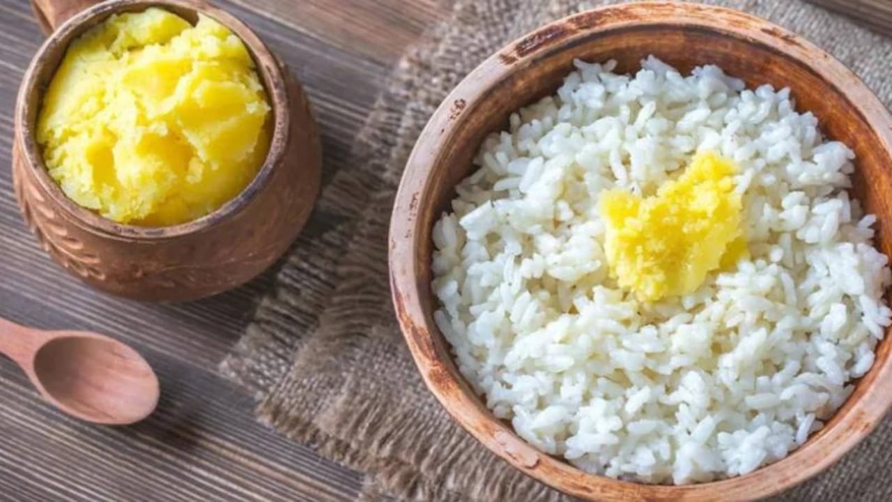 வெள்ளை அரிசி மற்றும் நெய் / எண்ணெய்: