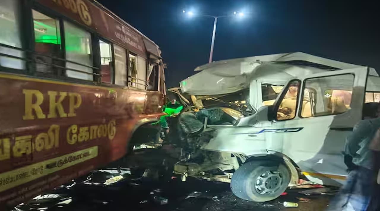 அரசு பேருந்து வேன் நேருக்கு நேர் மோதல்