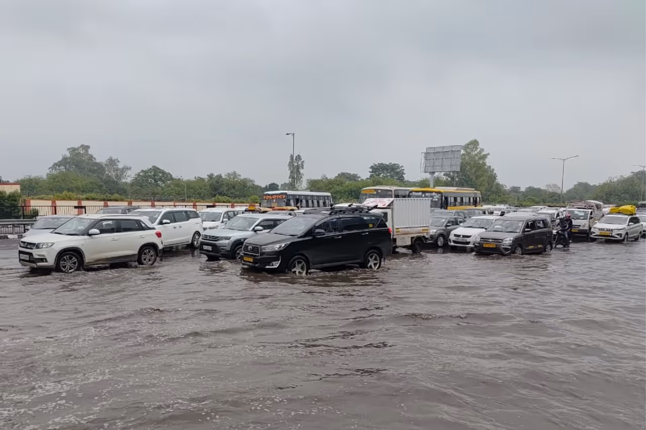 রাজধানীতে ব্যাপক বৃষ্টি 