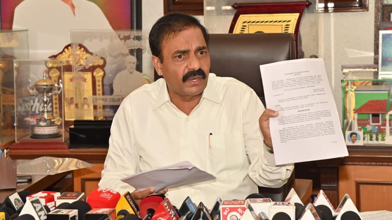 ఏపీ మాజీ మంత్రి కాకాణి గోవర్ధన్ రెడ్డి అరెస్టు